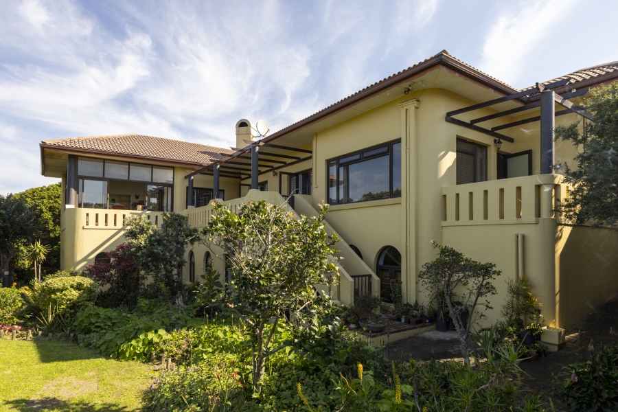 7 Bedroom Property for Sale in West Beach Eastern Cape